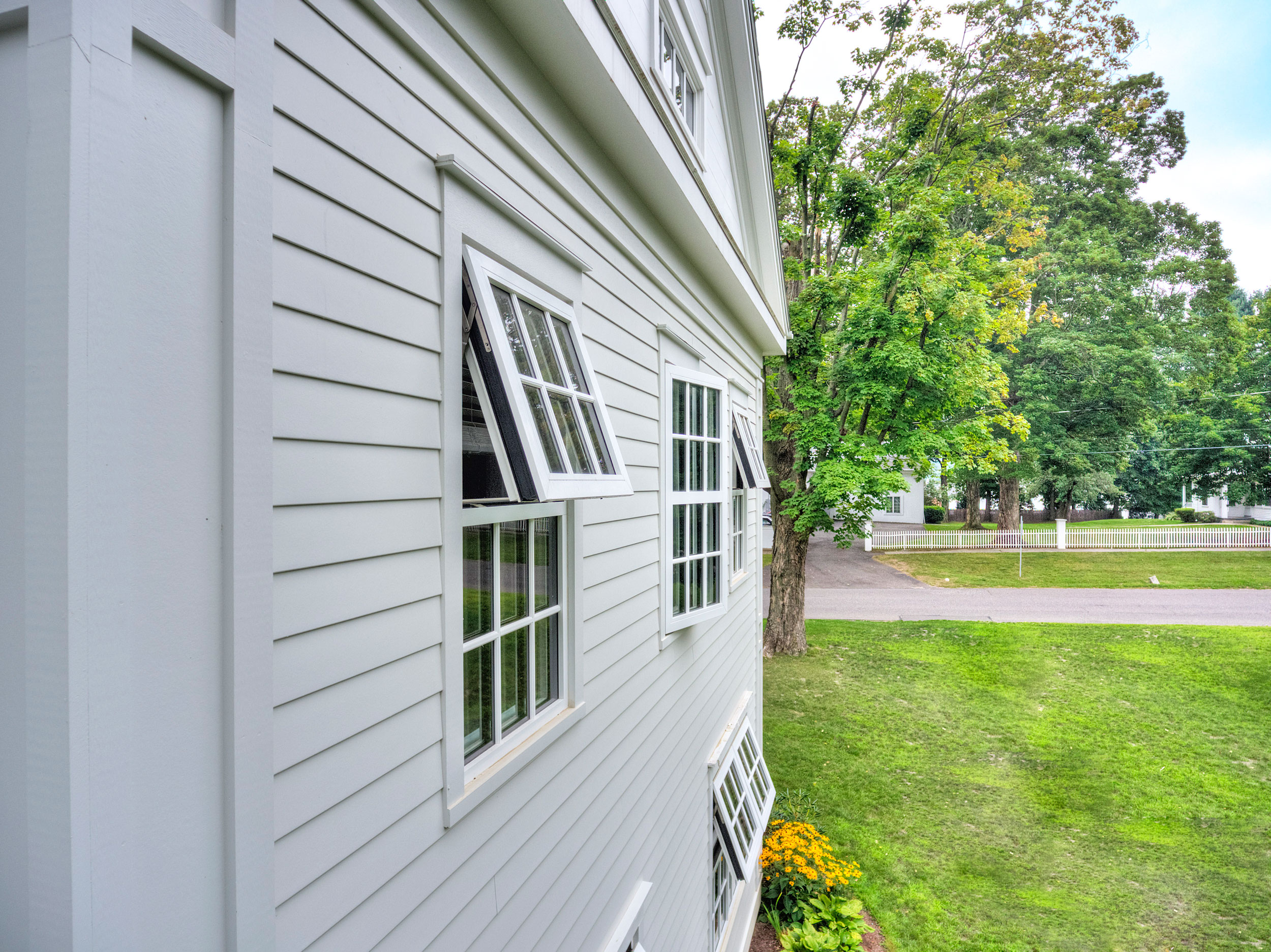 Taft_Faculty_House_windows.jpg