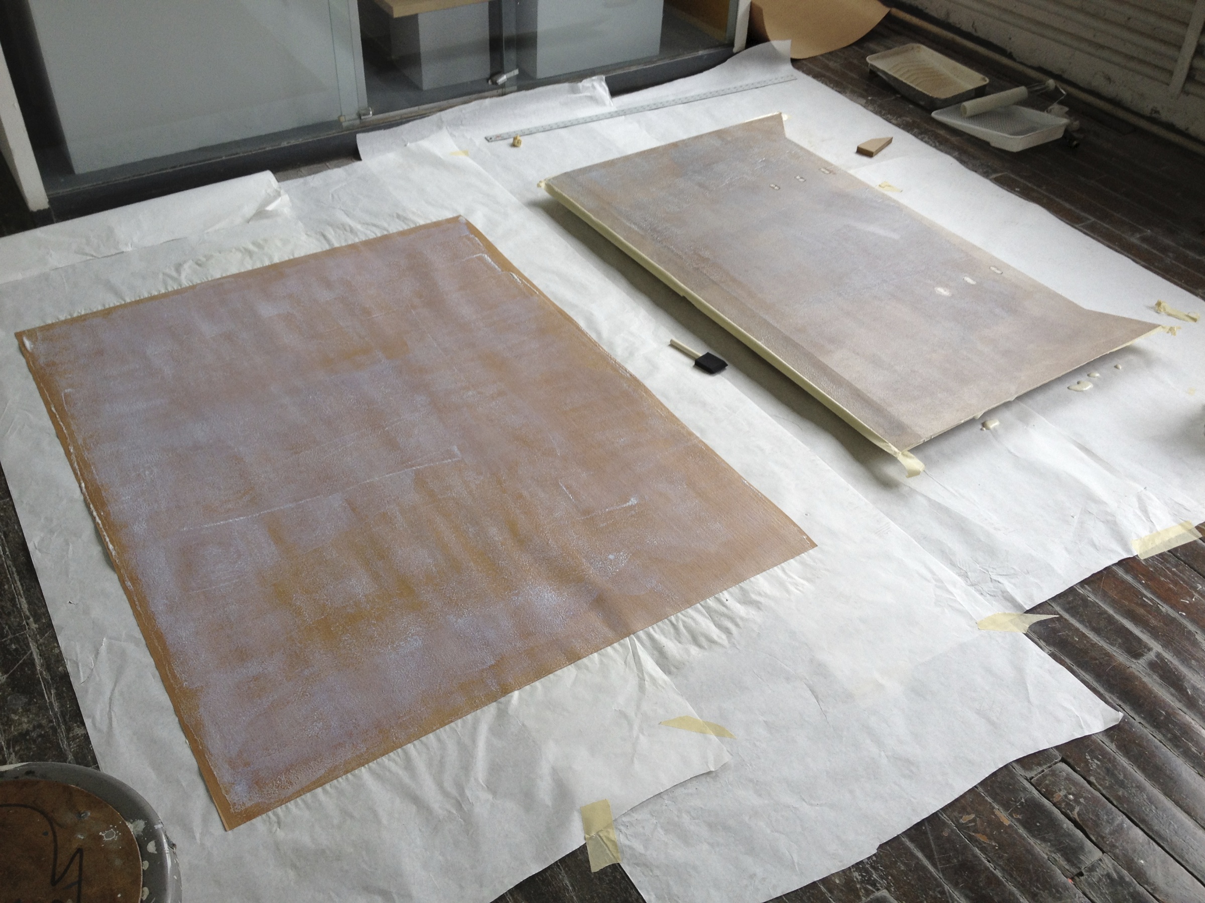  Laminating the table top's MDF core with oak veneer 