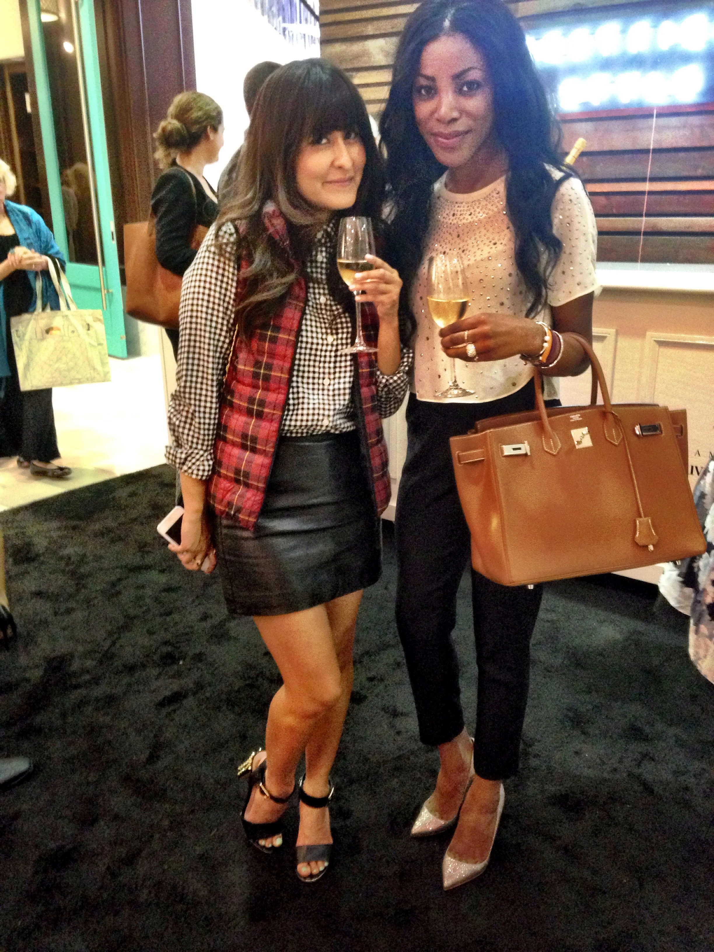 My look: Top and Hi- waist pants: Ibiss / Heels: Christian Louboutin Glitter Pigalle.&nbsp;