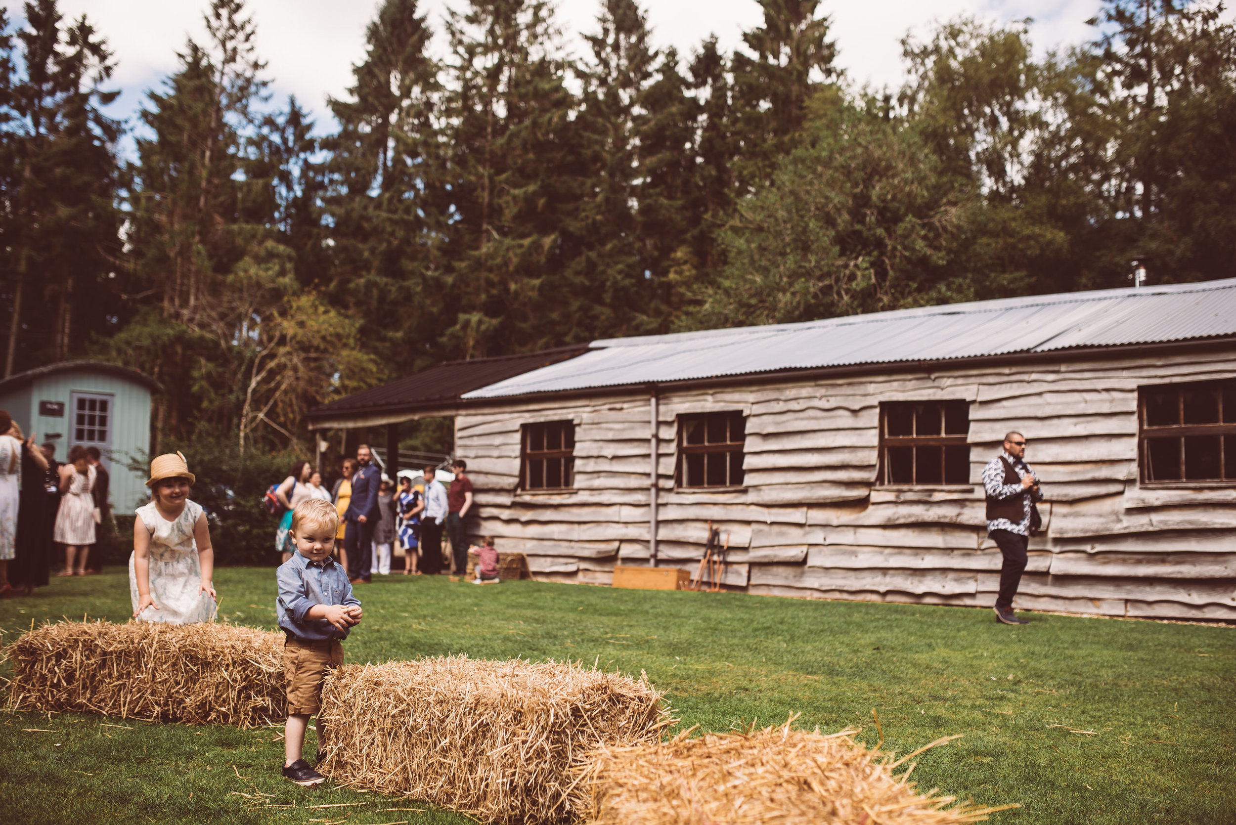weddings-in-the-wood-rustic-garden-party-wedding-46.jpg