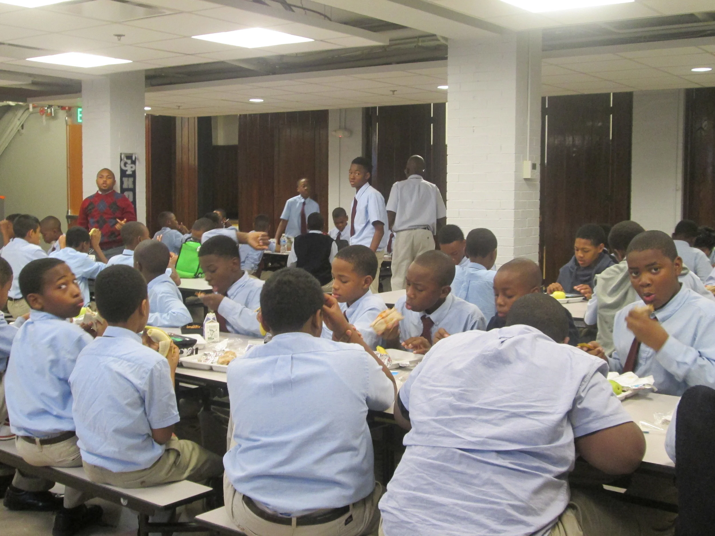 kids eating in caf.jpg