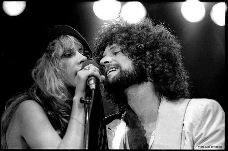 Um. Don Henley and Stevie dated?!? (MIND BLOWN). Also, he totally looks like Lindsey right here. Stevie, I think you may have a "thing" happening. 