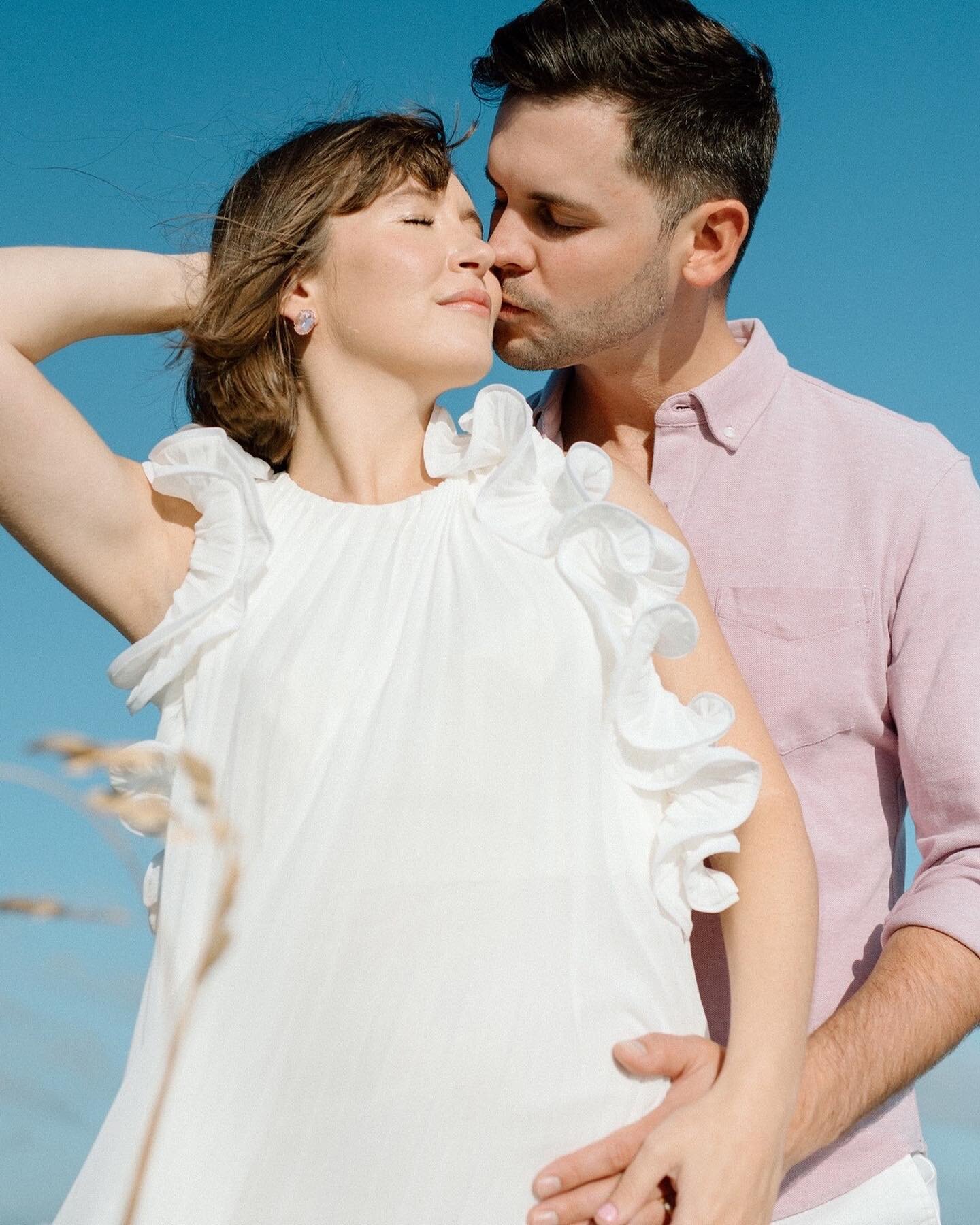 I met Kayla &amp; Dillon on the beach one early October morning for our session.  They were perfect, the sky was perfect and I'm just sitting here hoping that they come back to the beach for more photos again next year🤞
⠀⠀⠀⠀⠀⠀⠀⠀⠀
#oakisland #oki #oa