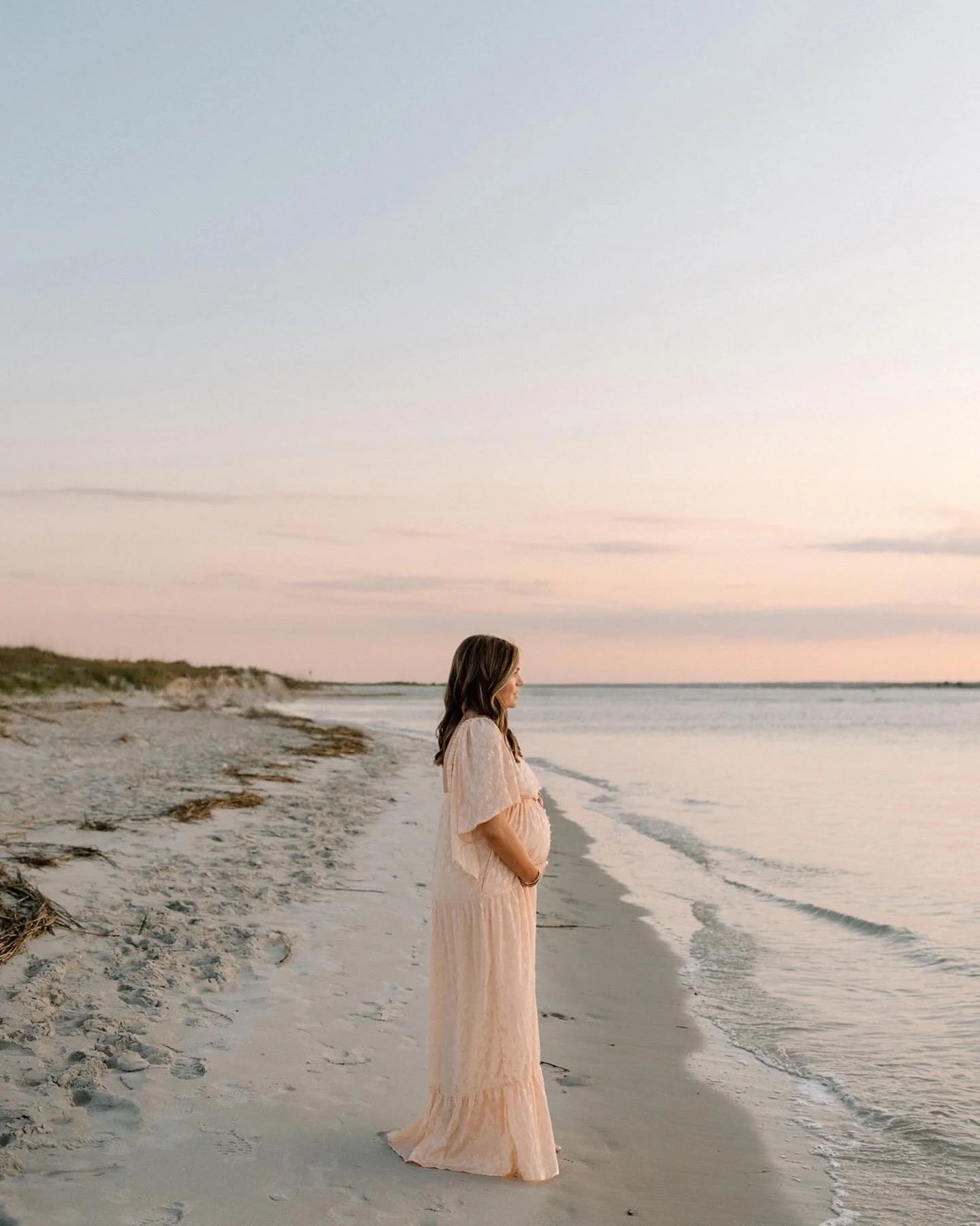 wrightsville at sunset ❤️
⠀⠀⠀⠀⠀⠀⠀⠀⠀
#oakisland #oki #oakislandnc #oakislandphotographer #wilmingtonphotographer #holdenbeachphotographer #oceanislebeachphotographer #wrightsvillebeachphotographer #beachphotographer #familyphotographer #kurebeachphoto