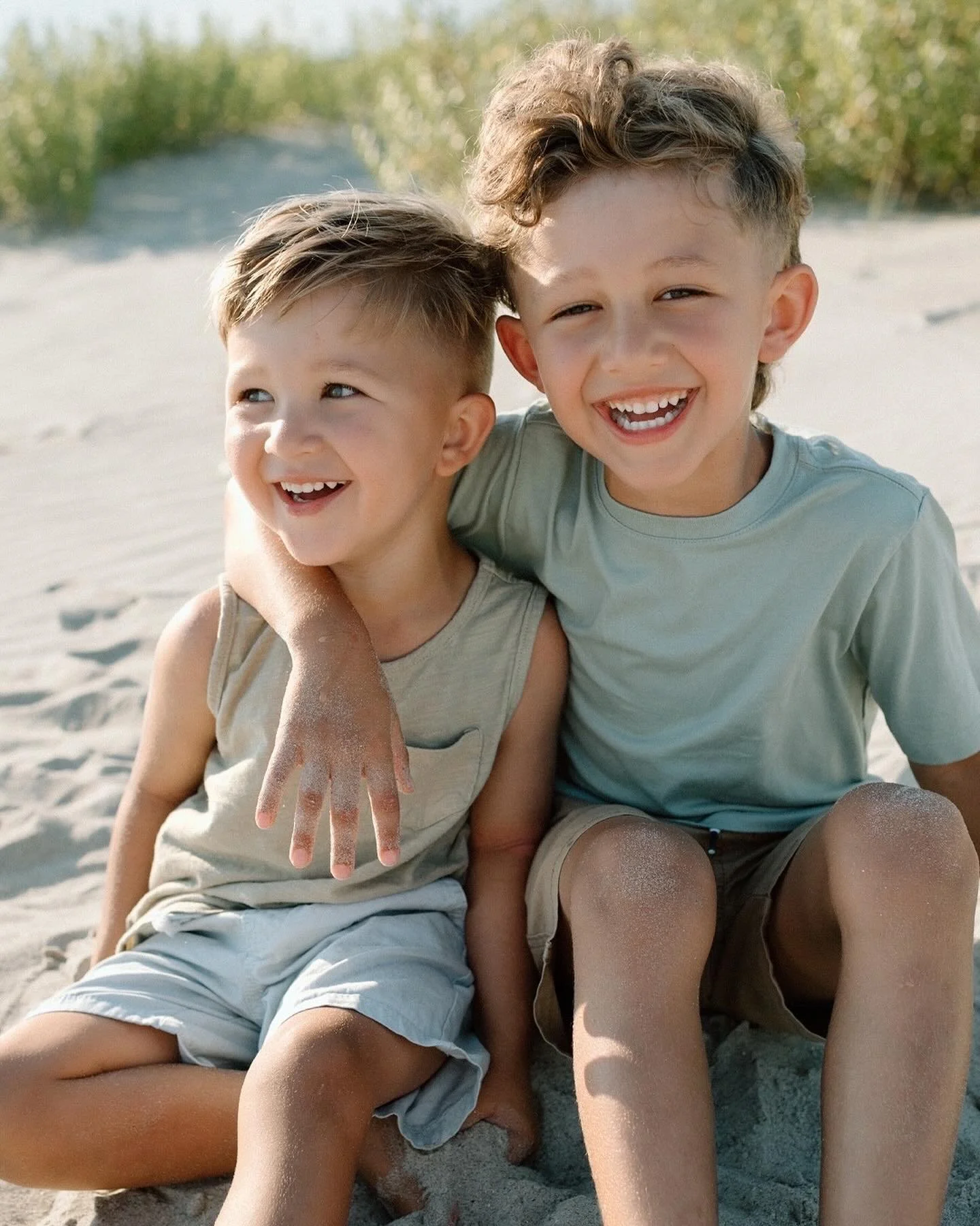 i&rsquo;m knee deep into fall sessions but i&rsquo;m sitting here still tapping into my memory bank of all of the love from this summer ❤️☀️