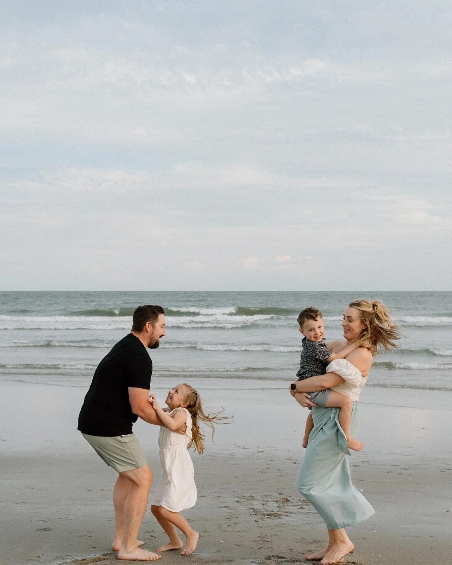 Some of the happiest kids I&rsquo;ve ever photographed!

#oakisland #oki #oakislandnc #oakislandphotographer #wilmingtonphotographer #holdenbeachphotographer #baldheadislandphotographer #oceanislebeachphotographer #wrightsvillebeachphotographer #beac