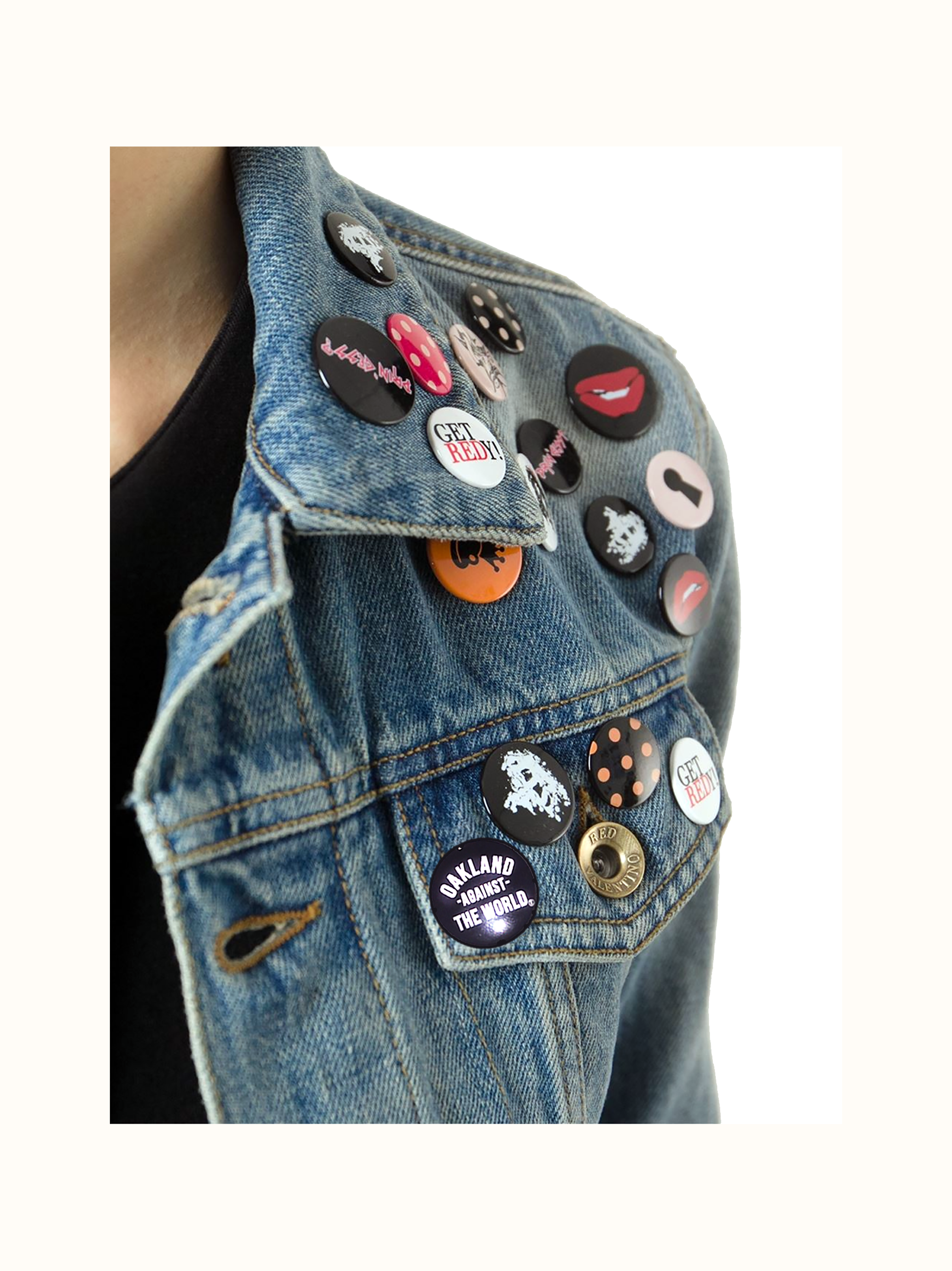 Sky_Oak_Co_Oakland_Against_the_World_pin-back_buttons_model.png