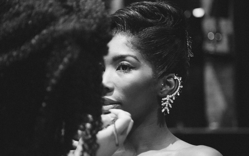  Atlanta makeup artist Corianne Cowan provides bridal makeup for this luxury bride. 