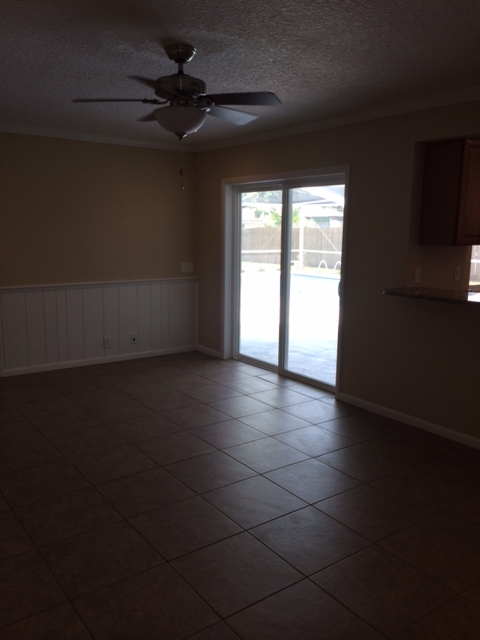 Family Room Pool Access 