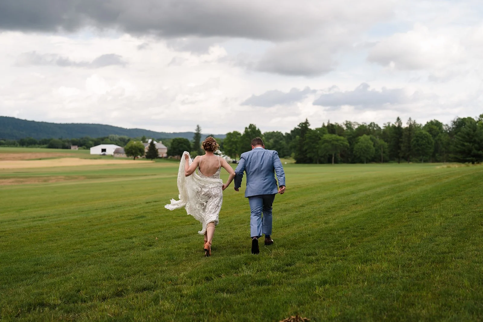 How to Use Smart Tech to Simplify Your Wedding Planning Journey