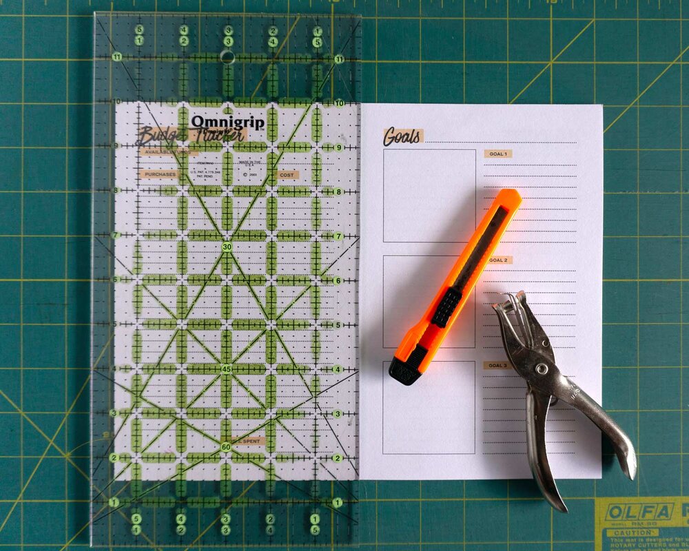 SewDIY-FreePrintableCalendar-Cutting.jpg