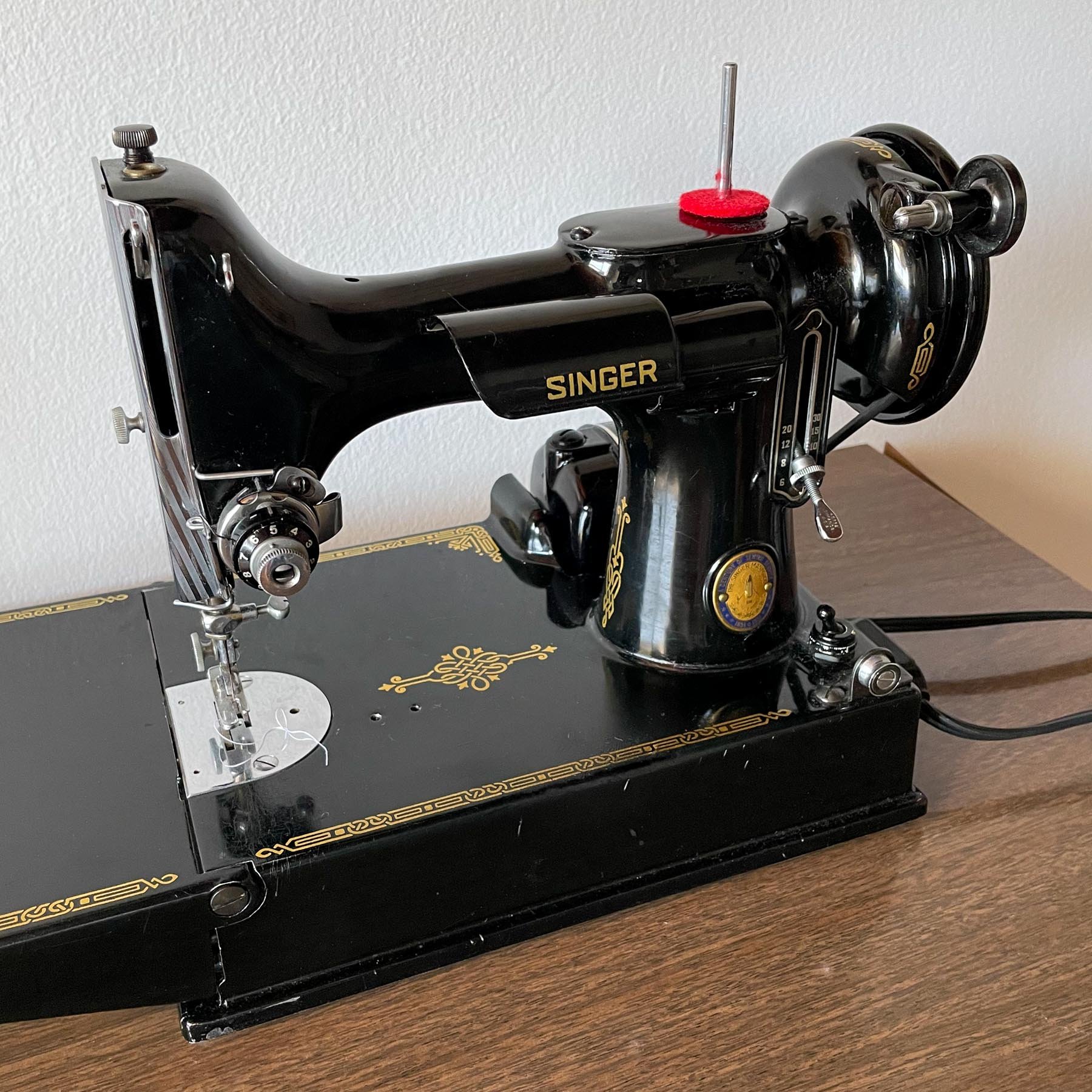 Sewing Machine Review: Singer Featherweight 221 (circa 1951) — Sew DIY