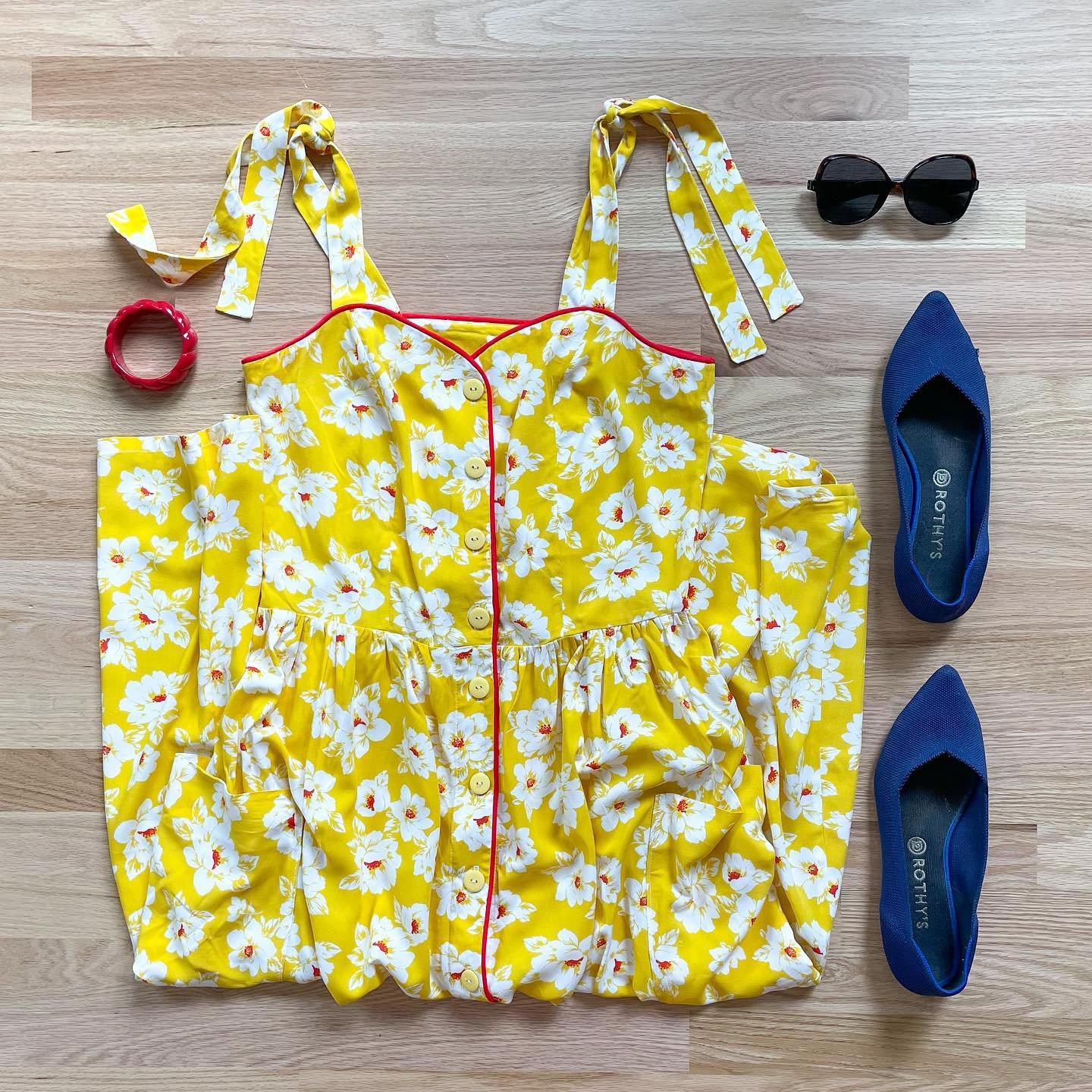 Day 4 #memademay2024 Went to a flower themed spring sewing meet up today 🌻💛💐 I was very happy to wear one of my favorite dresses, a hacked version of the #jessicadress with red piping. And because it was cold and rainy today I swapped in my cowboy