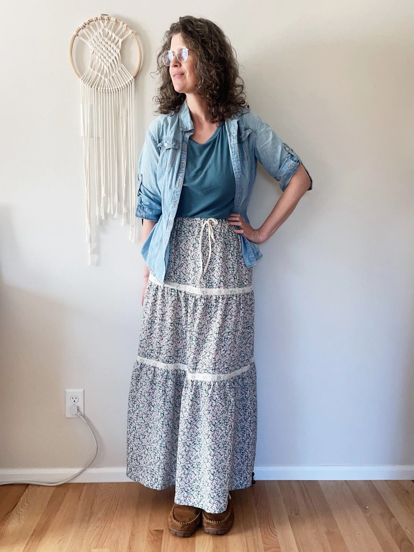 Days 5 &amp; 6 #memademay2026 

🧵 On Day 5, I wore my self-drafted tiered skirt in a floral poly crepe fabric with rtw tank top and button down. (If you want to make your own skirt, there&rsquo;s a drafting manual in my shop.) 

🧵 Today (Day 6) I d