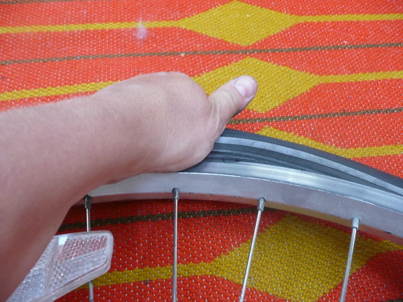 How to Change a Tube & Tire on a Bike — Chicago Bike Blog