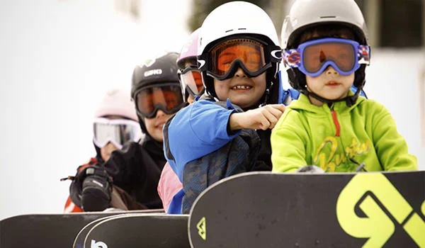 SnowboardLessonAges561.jpg