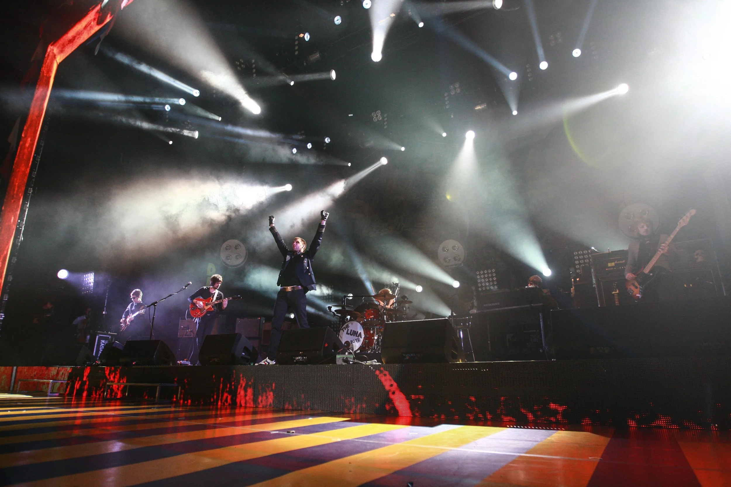 Kasabian_AW106.jpg