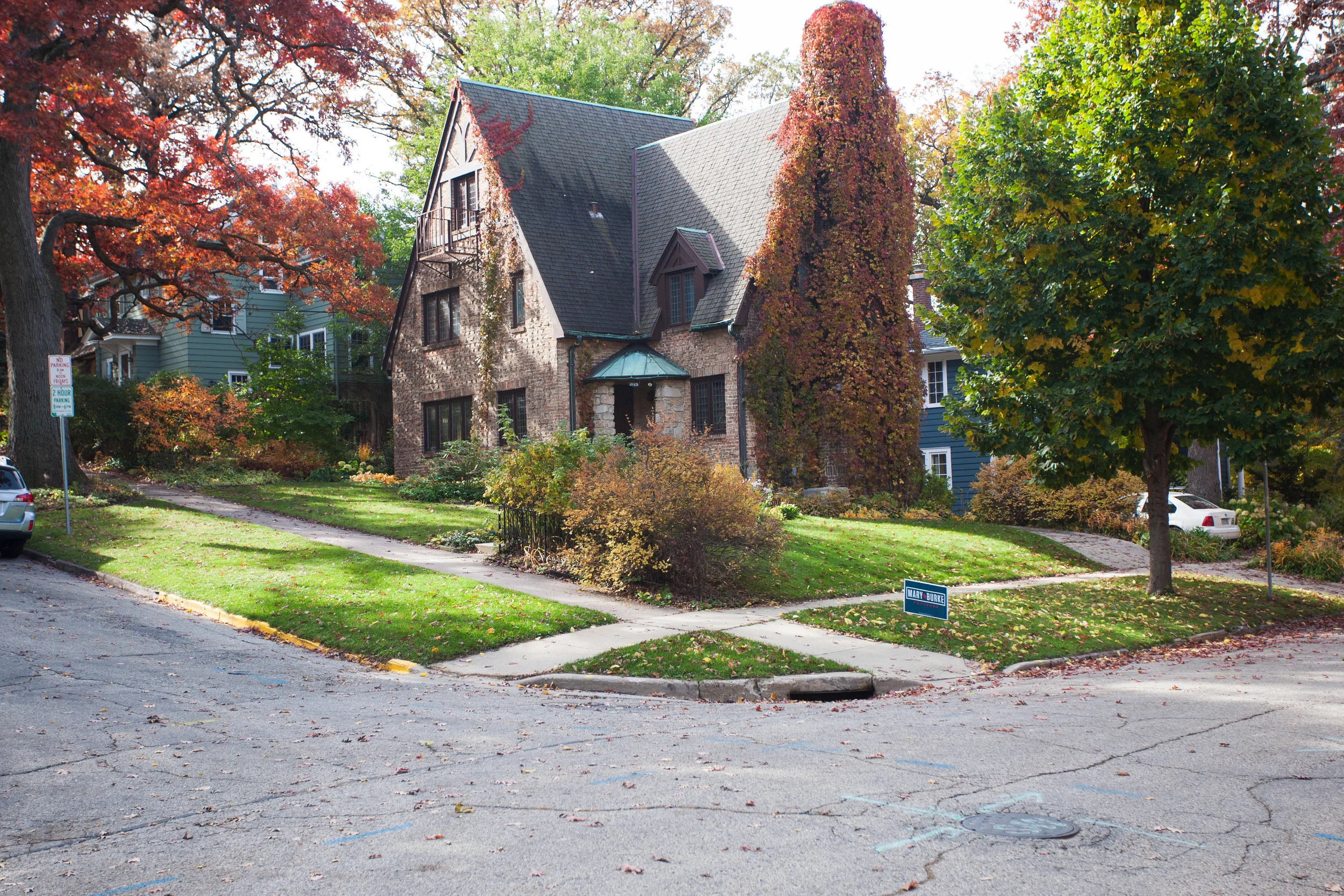 We spent two days there and the majority of that time was spent going on walks to enjoy the fall weather and admire the homes. Here is a small taste of what we saw!! 