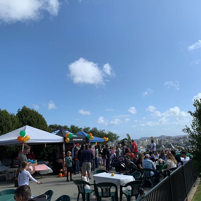 A beautiful day for our first annual Harvest Festival! Thank you to our neighbors and @sfrecpark @sfparksalliance @supervisorstefani @traderjoes @peetscoffee @novemberproject #altaplazapark @friendsofaltaplazapark