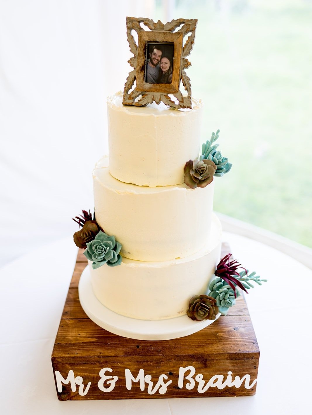 iced wedding cake, sugar flowers,