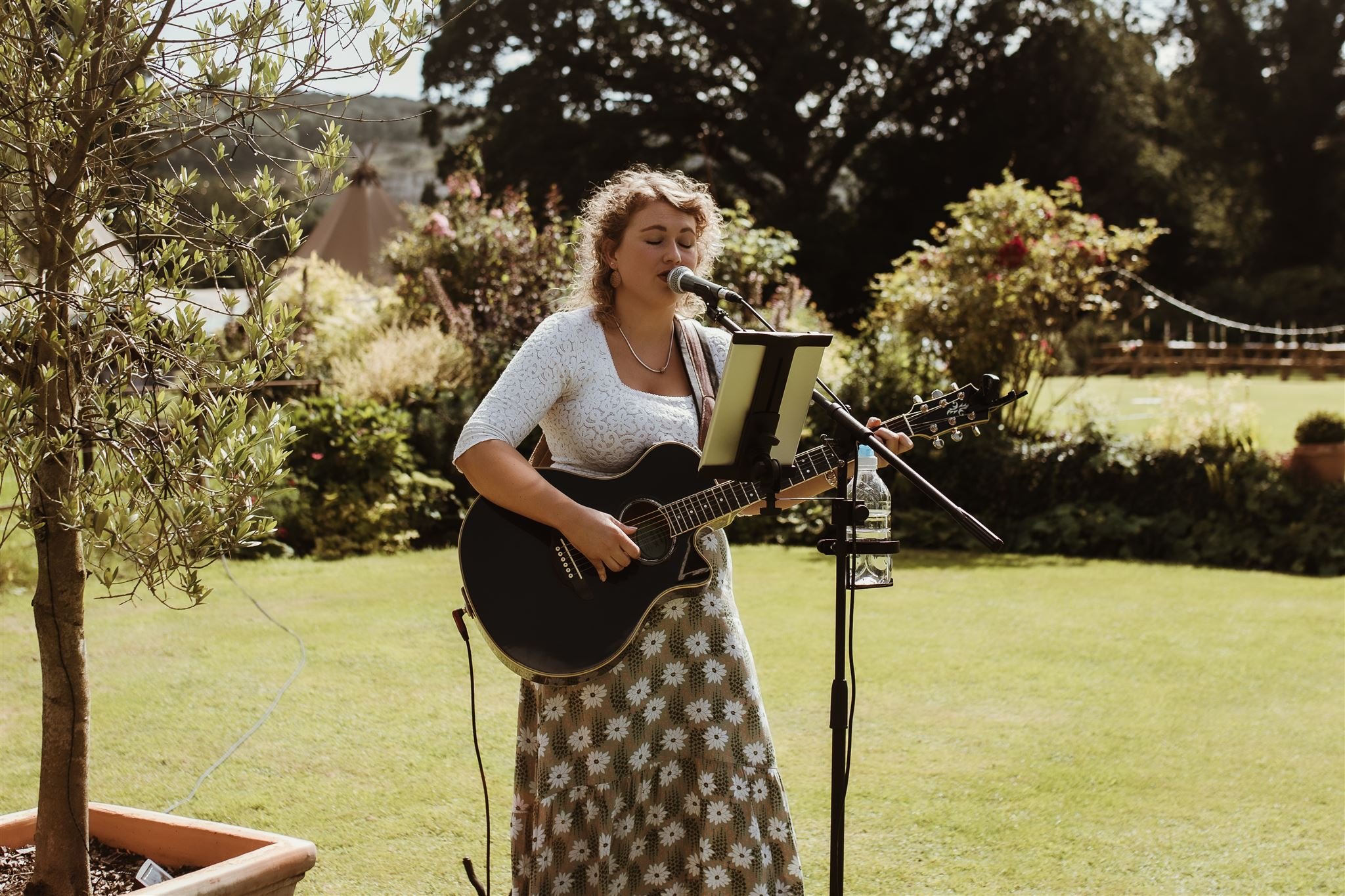 Lucy Machin wedding vocalist