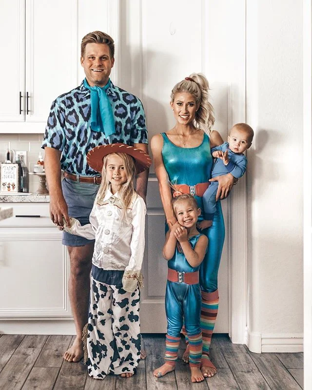 Toy Story &amp; Dinosaurs! 💛 The girls enjoyed these dinosaur costumes more than anything we&rsquo;ve ever had hahah. Which one do you like?!