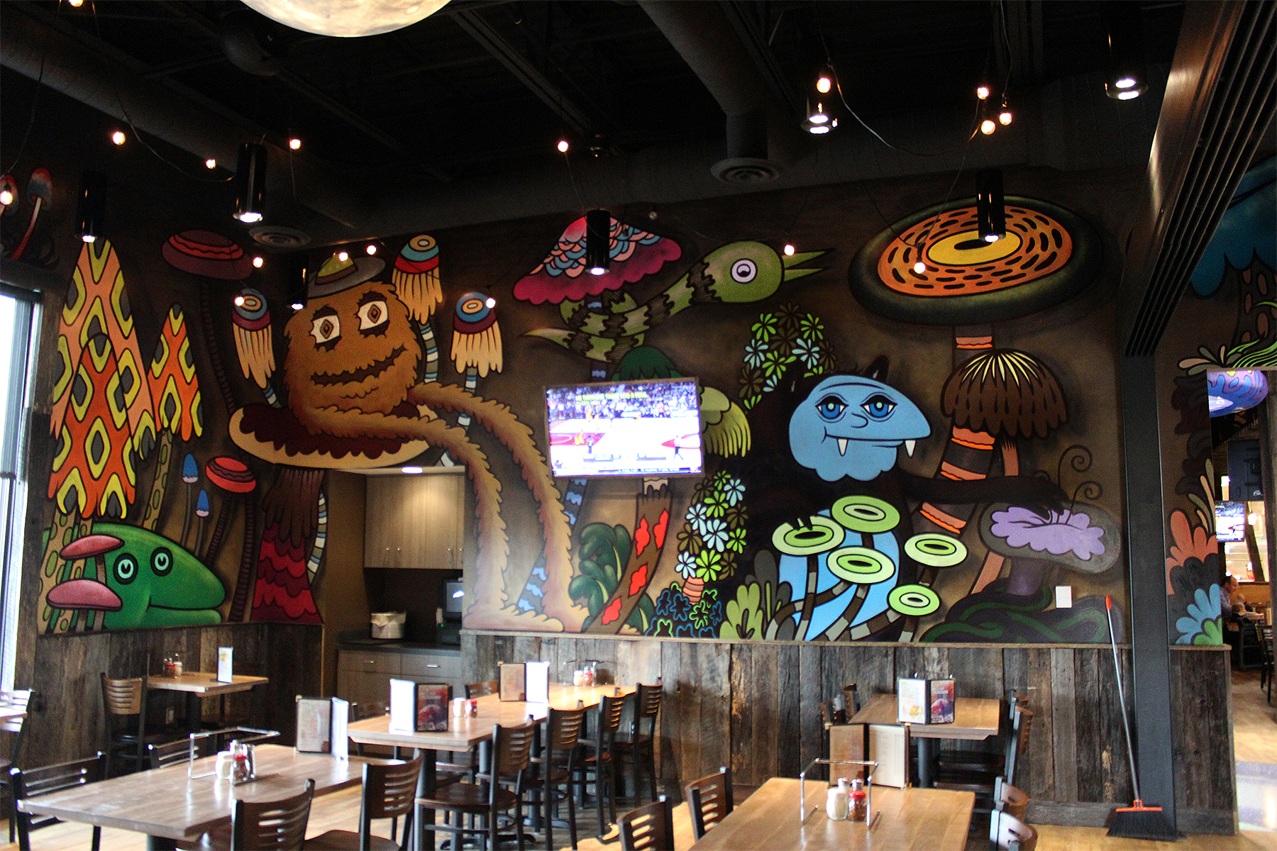 mellowmushroom_newalbanyB3.jpg