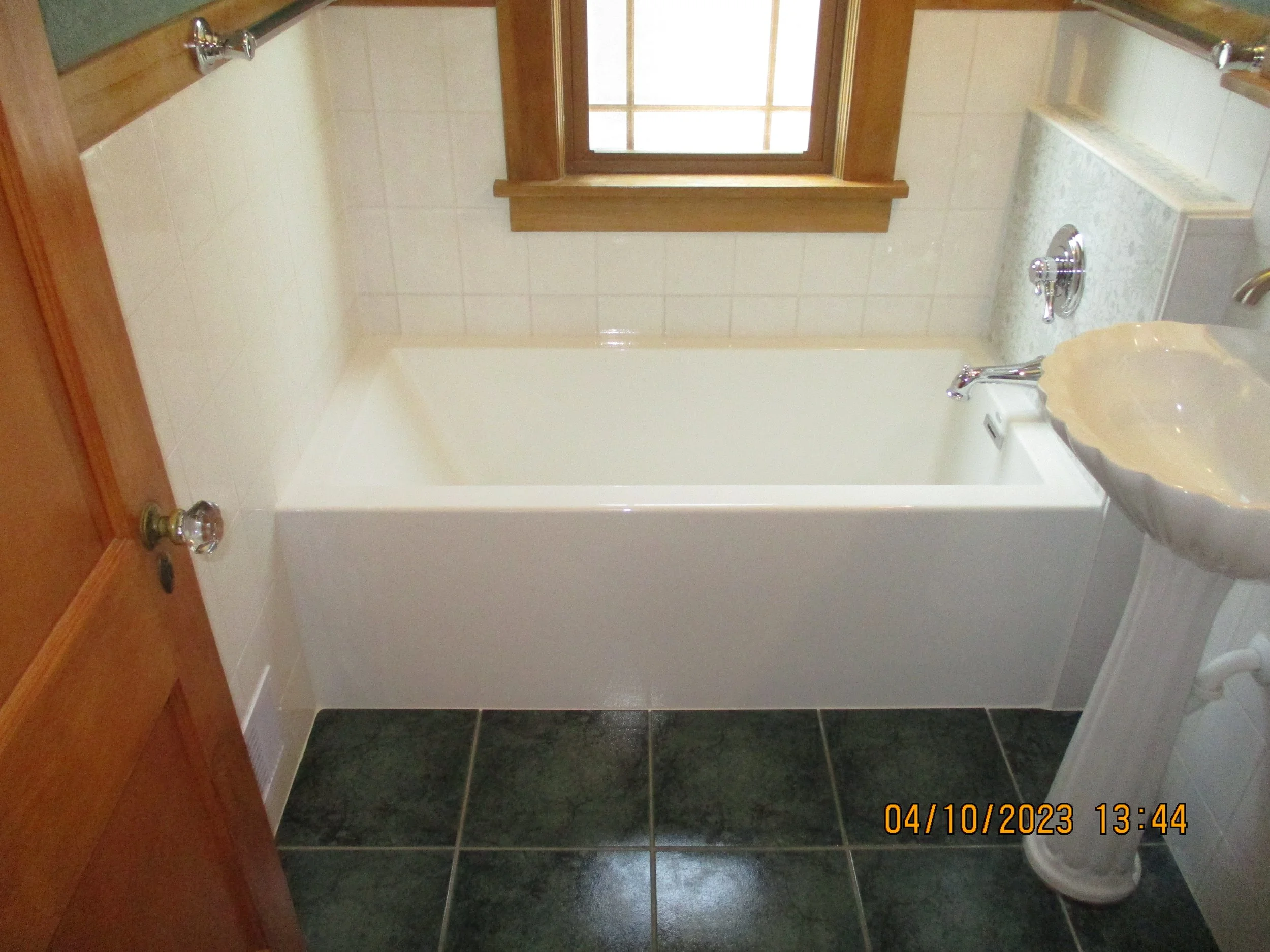 AFTER: New 2020's style, alcove tub and decorative tile