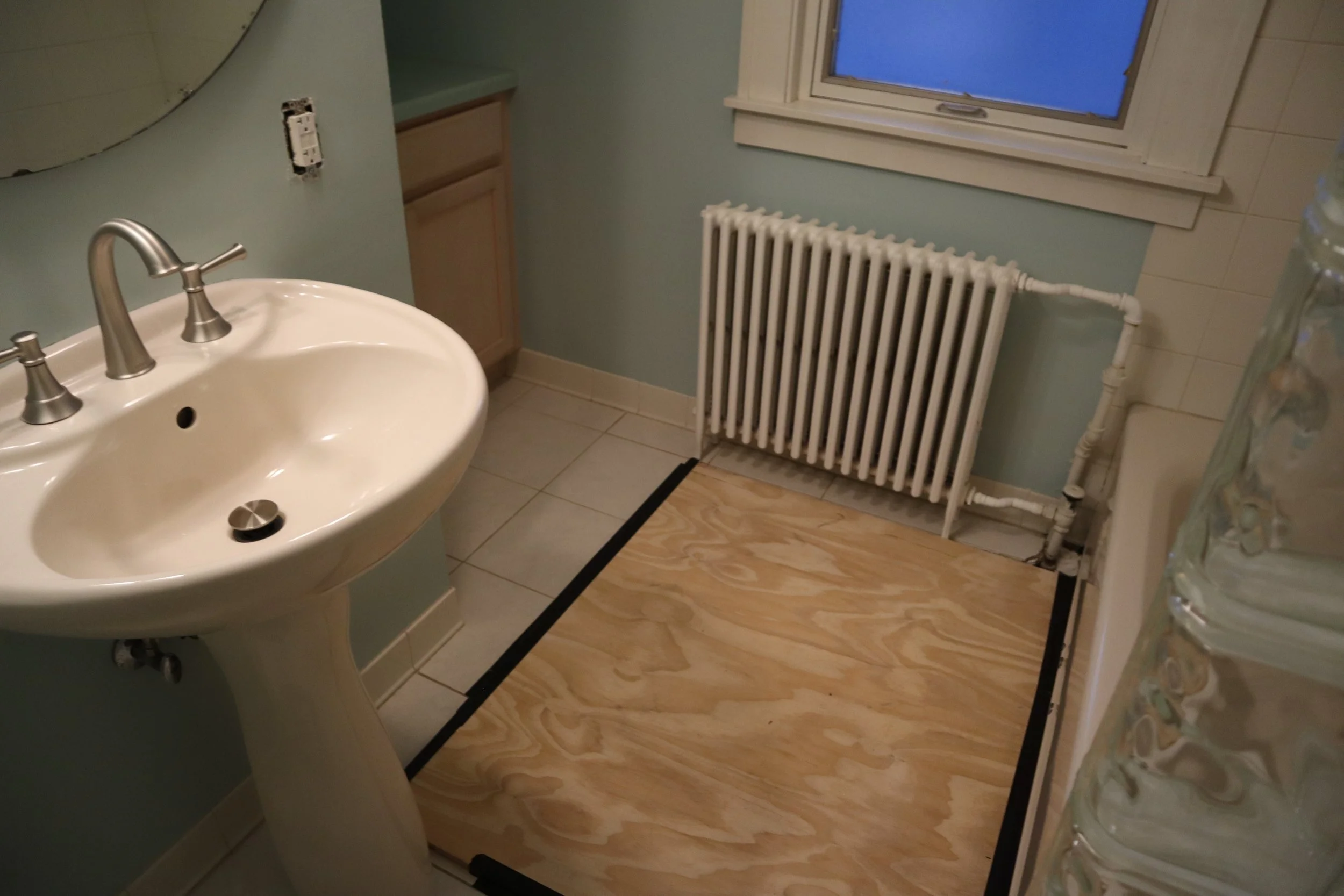 Before-1980's Style Bathroom