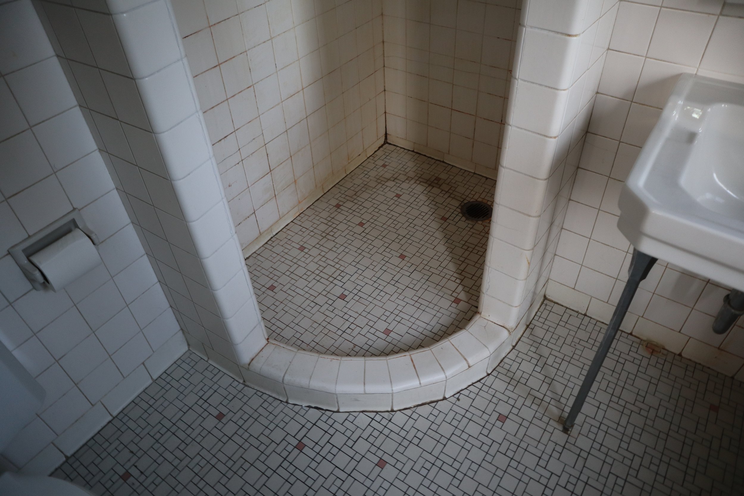 Before-1980's Style Bathroom