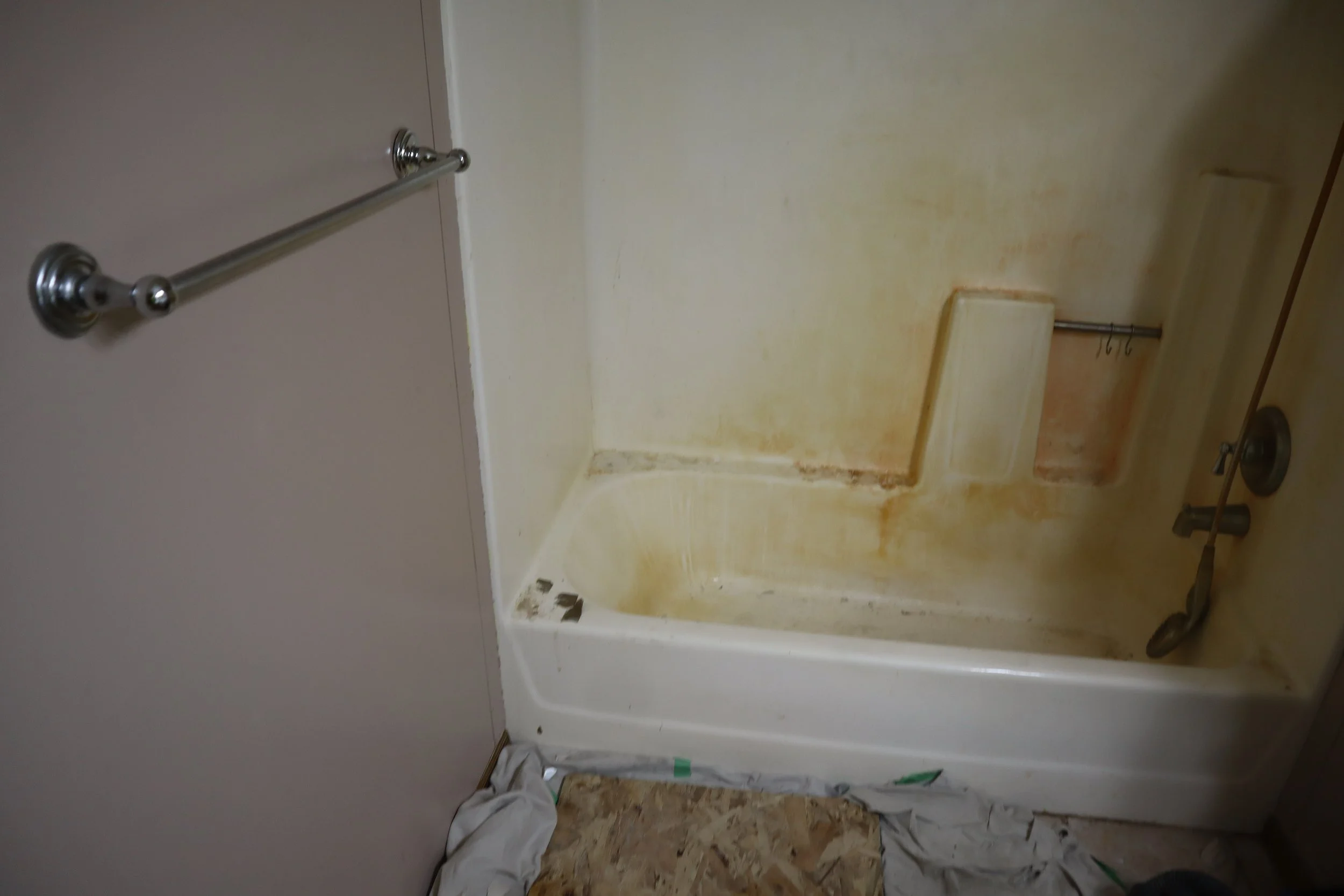 Before: One piece fiberglass tub and walls from 1983