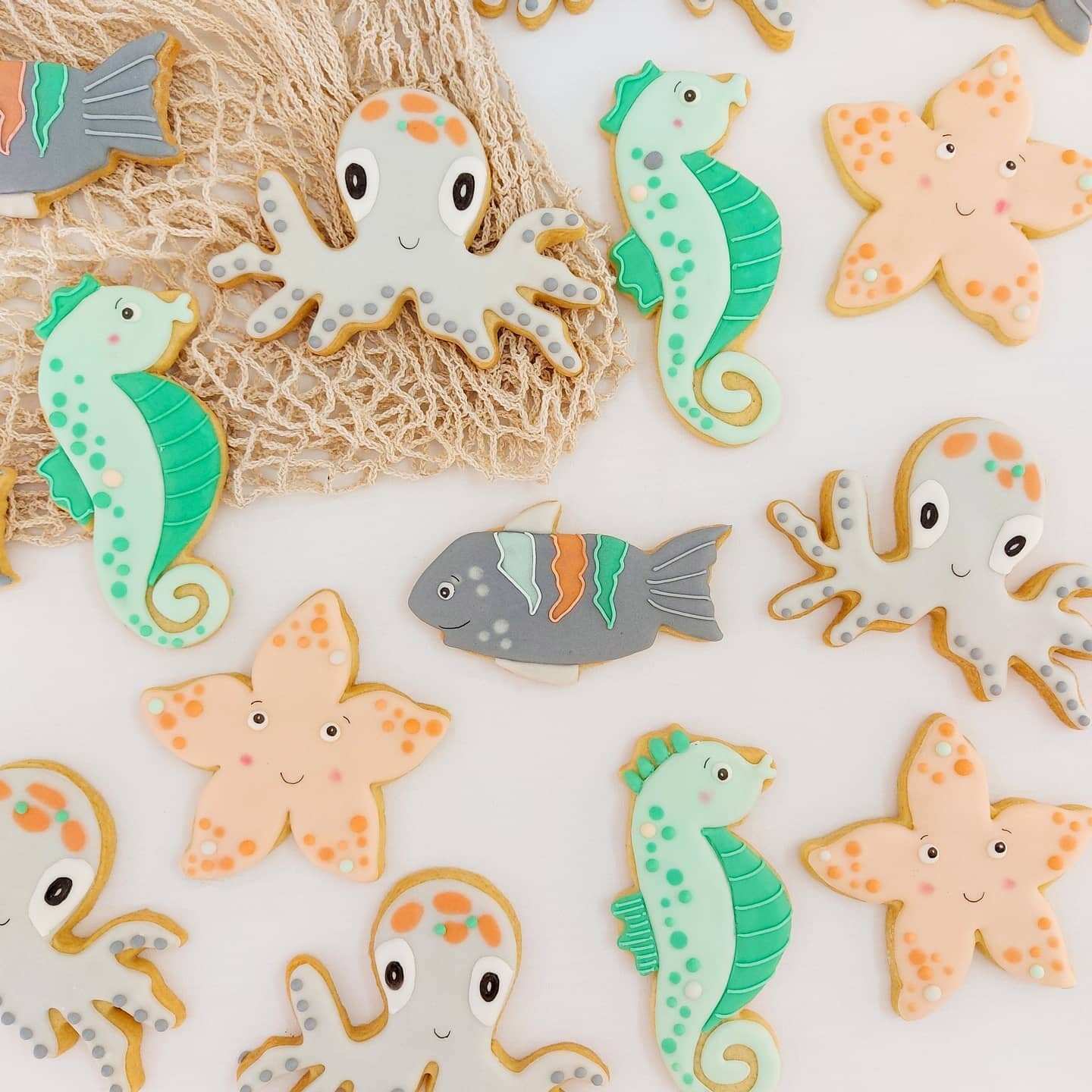 Amb aquests animalons marins, donem la benvinguda al mes de juliol!!!⁠
⁠
#summercookies #underseacookies #royalicingcookies #galetespersonalizades #galetesdecorades #instacookie #decoratedcookies#customcookies #beescuits⁠
⁠
⁠