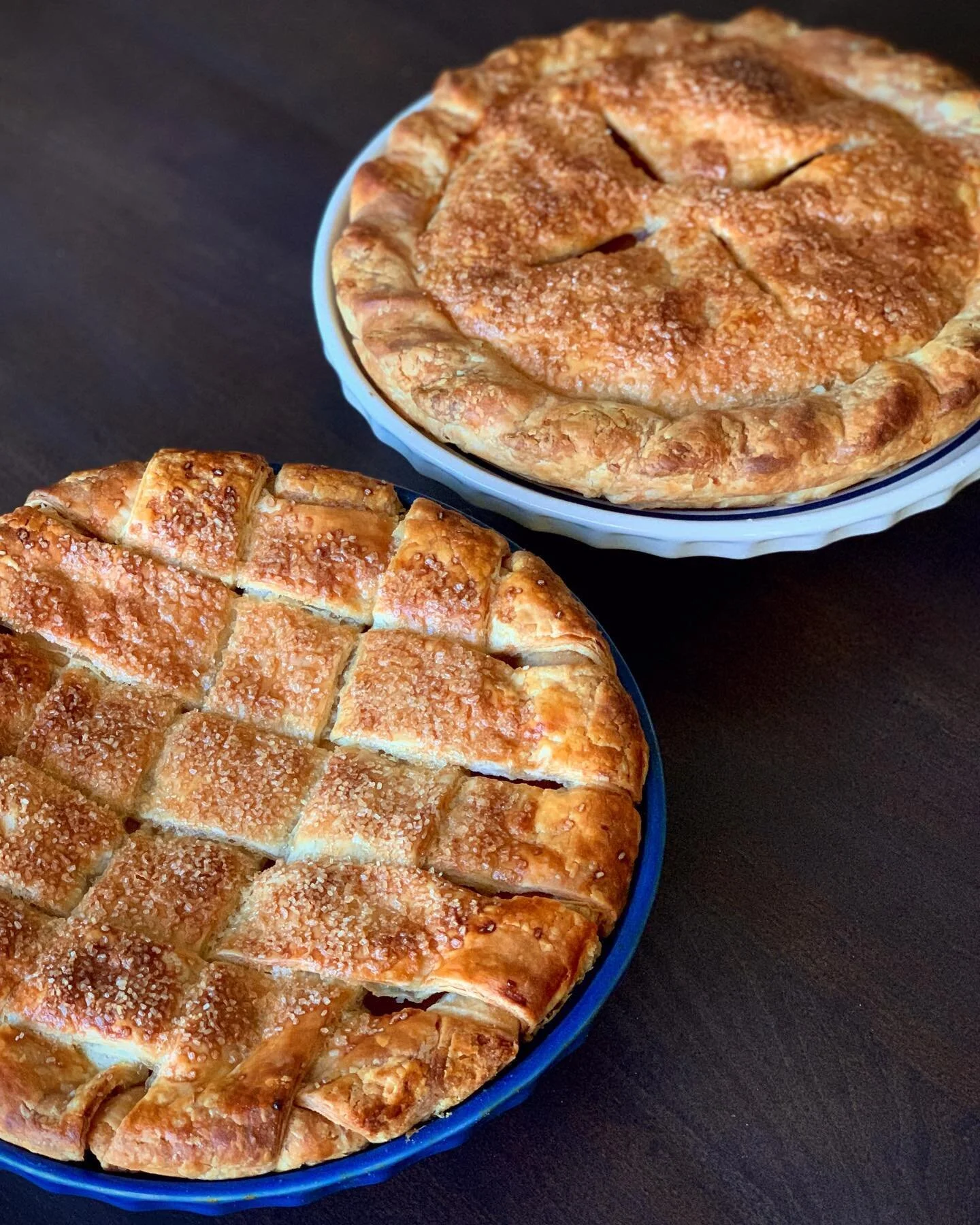 Officially in love with baking pies, especially when there are caramel apples inside. 🥧💕
.
.
.
#pie #pies #applepie #baking #piecrust