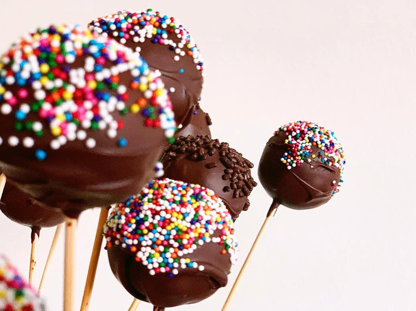 Cake pops. A fun and tasty way to make use of your cake trimmings. 🍰🍭🥳
.
.
.
#cake #cakepops #birthdaycake #sprinkles #baking #cakes