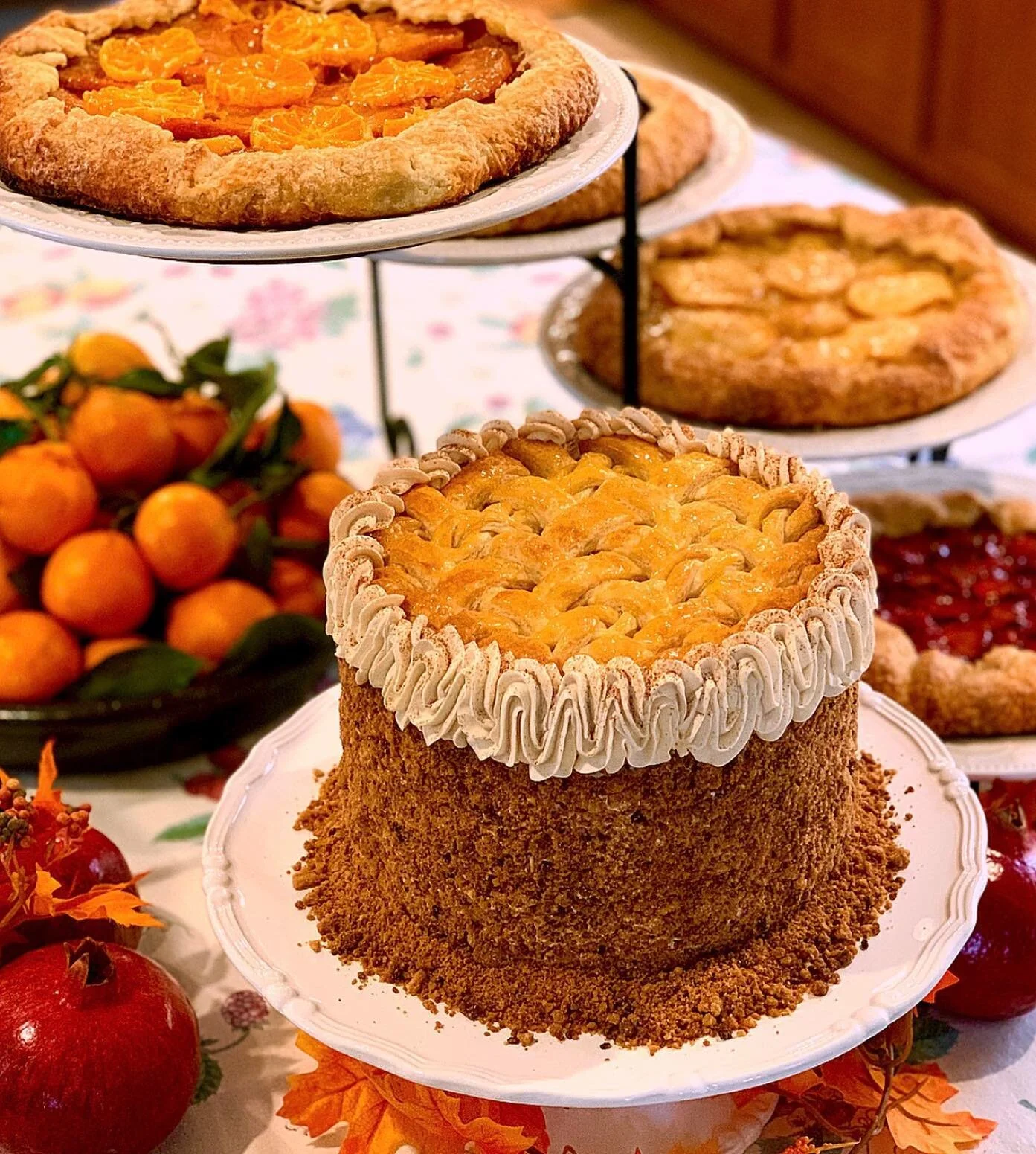 Thanksgiving bakes of 2019! 🦃 
Four galettes and Caramel Apple Pie Cake. 🥧🍰✨
1. Persimmon &amp; mandarin
2. Blueberry
3. Pear
4. Strawberry &amp; raspberry
.
.
.
#thanksgiving #baking #thanksgivingbaking #pie #pies #cakedecorating #cake #galette