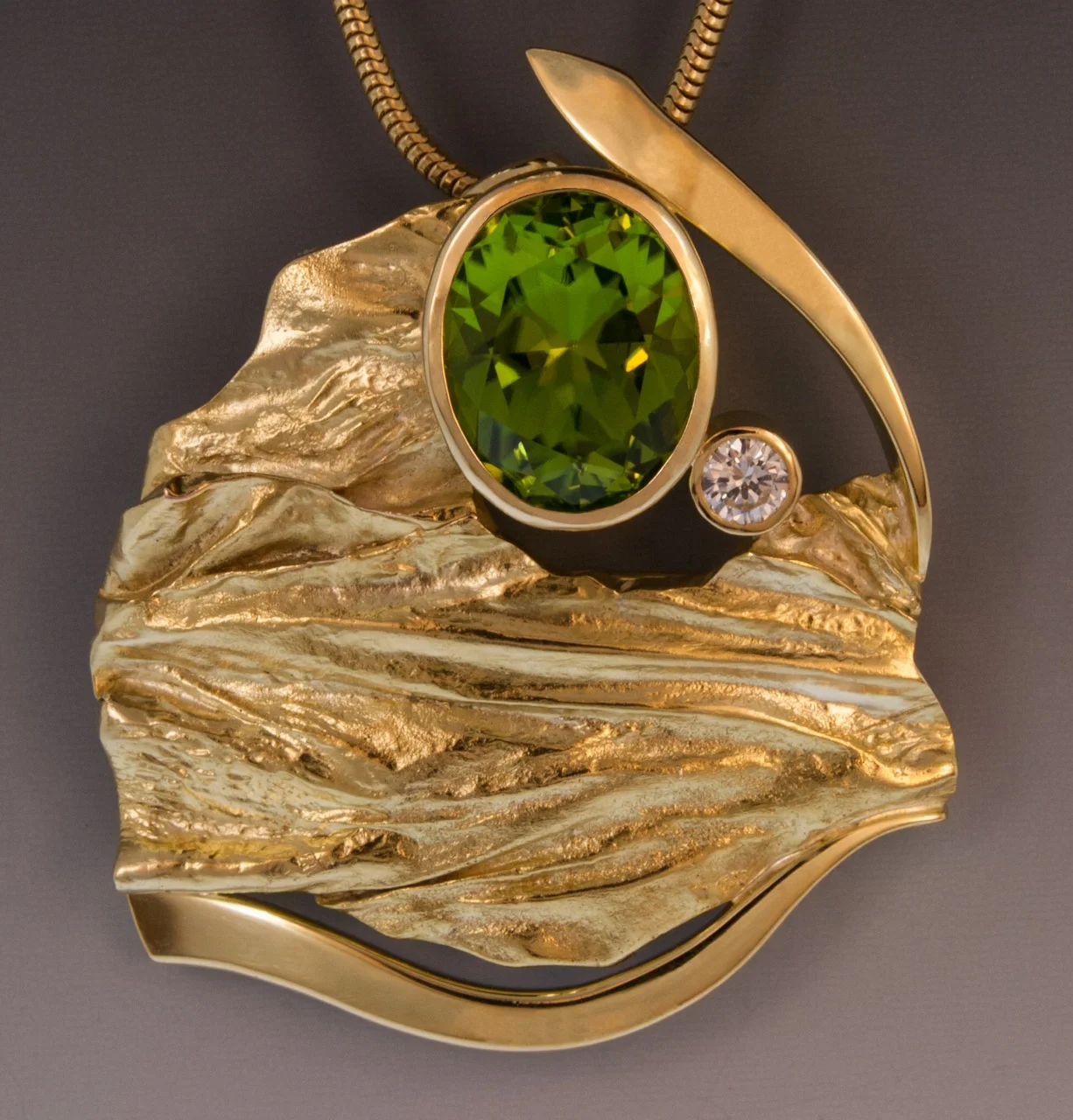  14 karat gold, 18 karat gold, peridot, diamond 