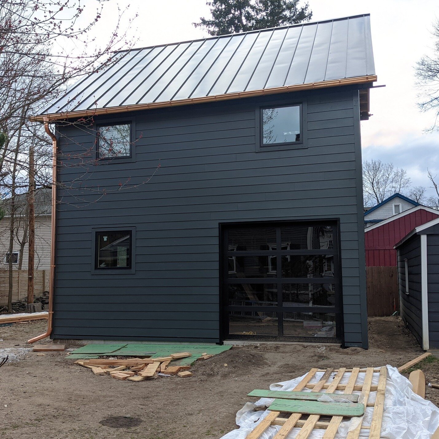 #FairStreetCarriageHouse continues Construction! Siding, metal roofing and copper downspouts are in place.

#architect #architecture #hudsonvalleyarchitect #architecturefirm #construction #underconstruction #newconstruction #moderndesign #carriagehou