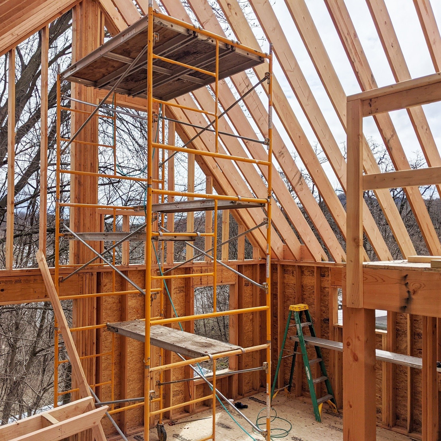 Let&rsquo;s take a &ldquo;peak!&rdquo; Gable roof framing takes shape at our #RondoutCarriageHouse construction site.

Please vote for us DAILY until May 15th in the FINAL ROUND of @chronogram's 5th annual Chronogrammies Reader's Choice Awards for Be