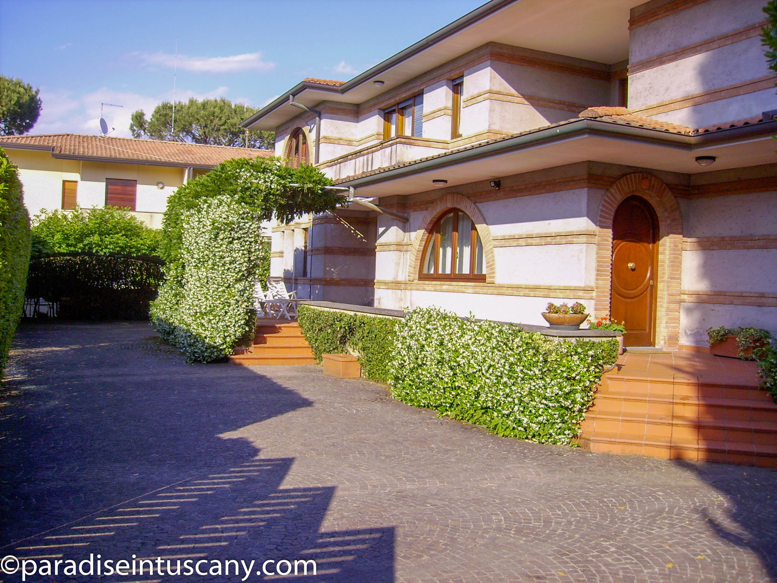 Elegant villa located in the wealthiest area of Forte dei Marmi, on the Versilian Coast