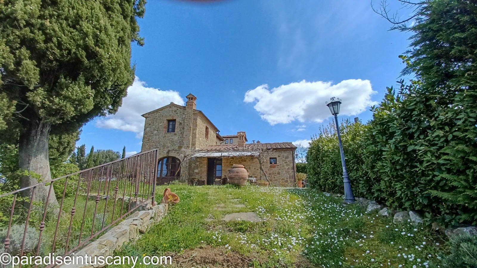 Stone Farmhouse in the heart of Tuscany, graciously located in the Val d’Orcia  (Siena)