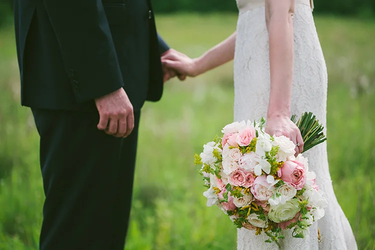 Flowers by Cincinnati wedding florist Floral Verde LLC. Photo by Eleven:11 Photography Studio. Ceremony and reception at The Little Red Schoolhouse, Indian Hill, Ohio.