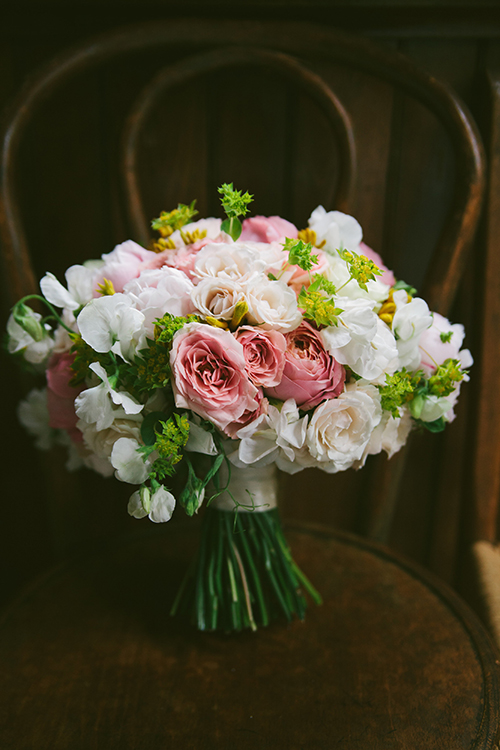 Flowers by Cincinnati wedding florist Floral Verde LLC. Photo by Eleven:11 Photography Studio. Ceremony and reception at The Little Red Schoolhouse, Indian Hill, Ohio.