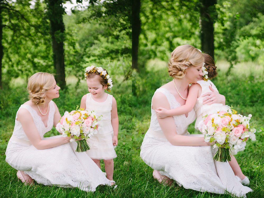 Flowers by Cincinnati wedding florist Floral Verde LLC. Photo by Eleven:11 Photography Studio. Ceremony and reception at The Little Red Schoolhouse, Indian Hill, Ohio.