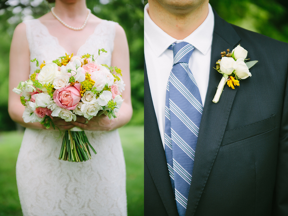 Flowers by Cincinnati wedding florist Floral Verde LLC. Photo by Eleven:11 Photography Studio. Ceremony and reception at The Little Red Schoolhouse, Indian Hill, Ohio.