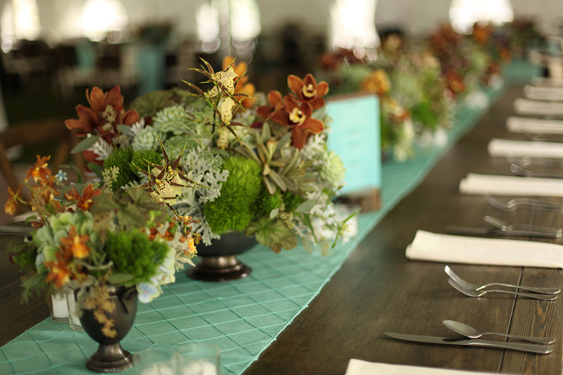 Flowers by Cincinnati wedding florist Floral Verde LLC. Reception at Private Residence, Batesville, Indiana