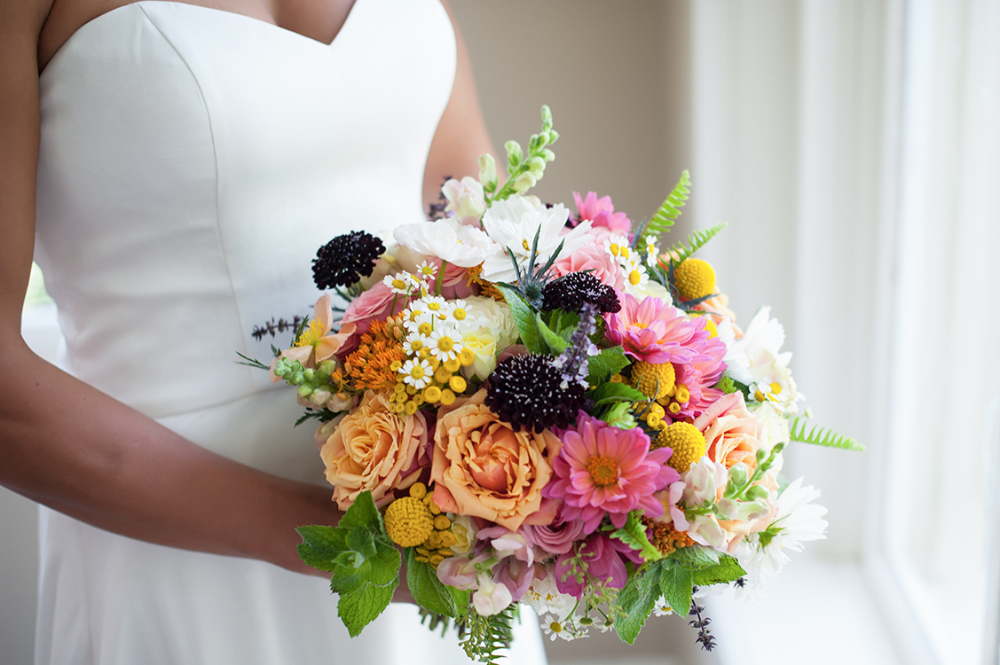 Wedding at the Inn at Oneonta, Melbourne, Kentucky. Flowers by Cincinnati wedding florist Floral Verde LLC. Photo by Ben Elsass Photography.