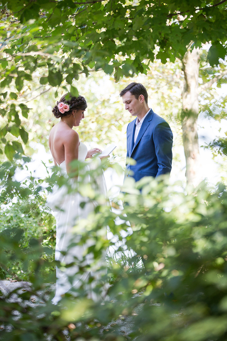 Wedding at the Inn at Oneonta, Melbourne, Kentucky. Flowers by Cincinnati wedding florist Floral Verde LLC. Photo by Ben Elsass Photography.