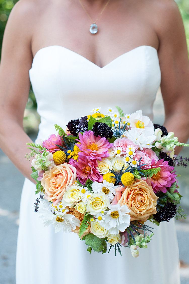 Wedding at the Inn at Oneonta, Melbourne, Kentucky. Flowers by Cincinnati wedding florist Floral Verde LLC. Photo by Ben Elsass Photography.