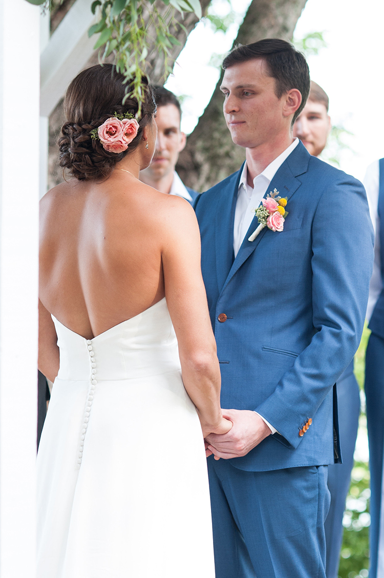 Wedding at the Inn at Oneonta, Melbourne, Kentucky. Flowers by Cincinnati wedding florist Floral Verde LLC. Photo by Ben Elsass Photography.