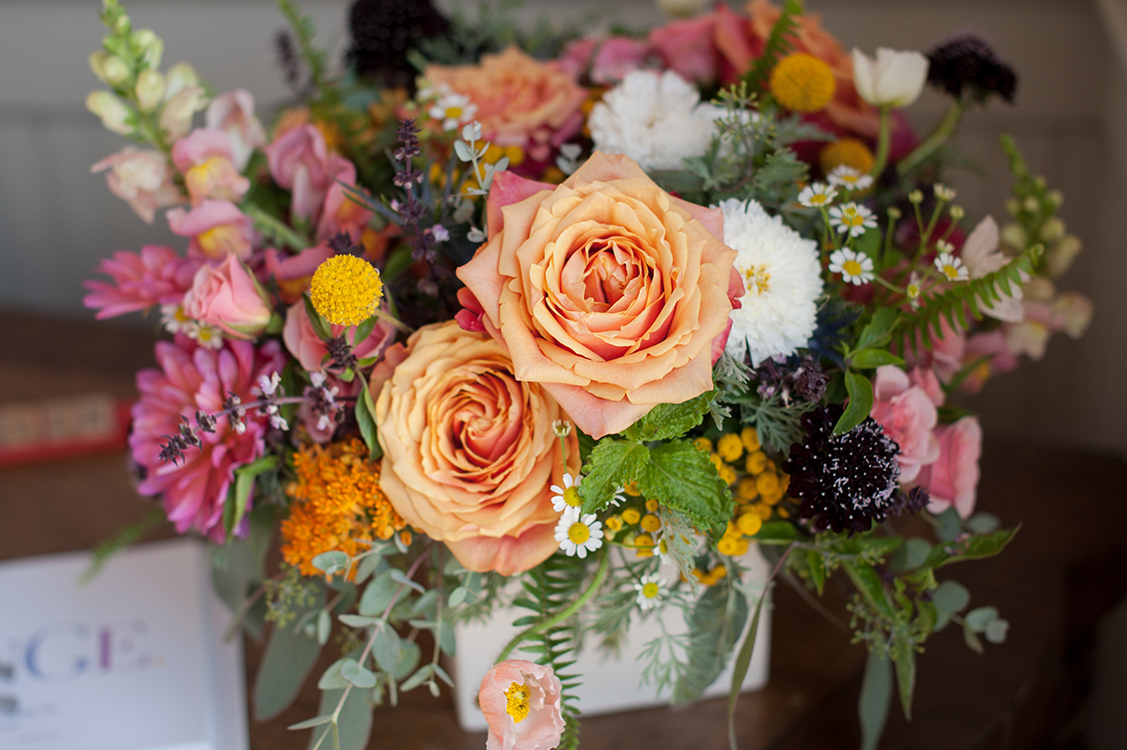 Wedding at the Inn at Oneonta, Melbourne, Kentucky. Flowers by Cincinnati wedding florist Floral Verde LLC. Photo by Ben Elsass Photography.